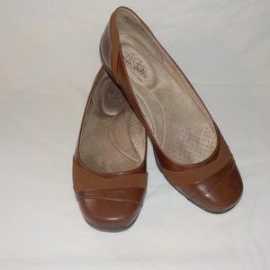 ***SSS***HAD TOO LONG GOTTA GO Life Strides low heels sz 9.5 M brown EUC
